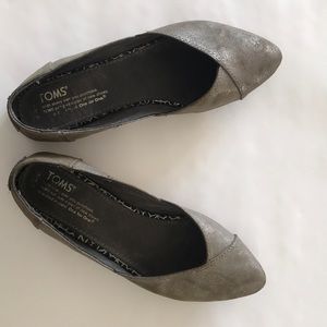 TOMS size 6.5 shoes